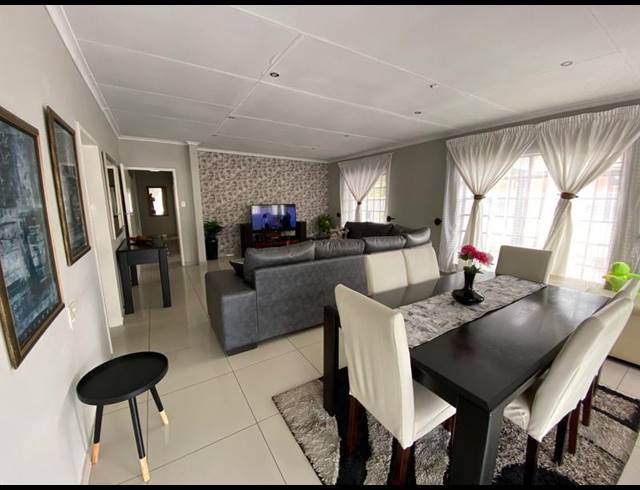 3 BEDROOM HOUSE FOR SALE IN CLAYVILLE